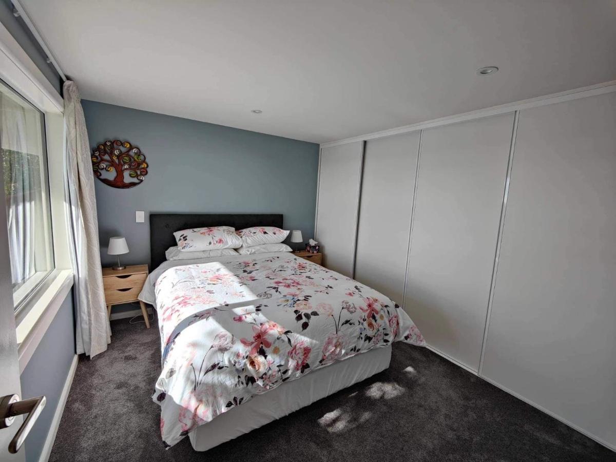 Fully Renovated Hillside Apartment Close To City Крайстчърч Екстериор снимка