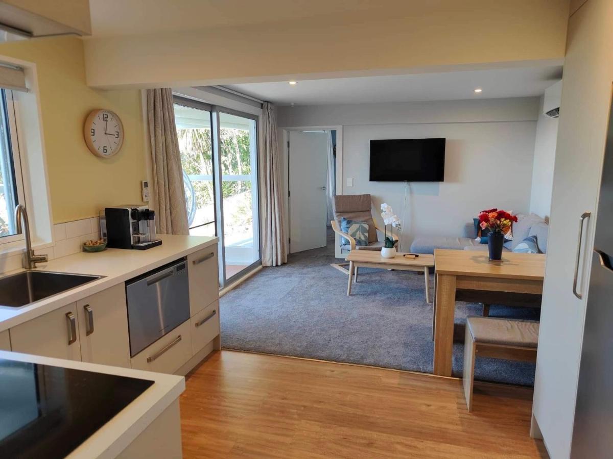 Fully Renovated Hillside Apartment Close To City Крайстчърч Екстериор снимка